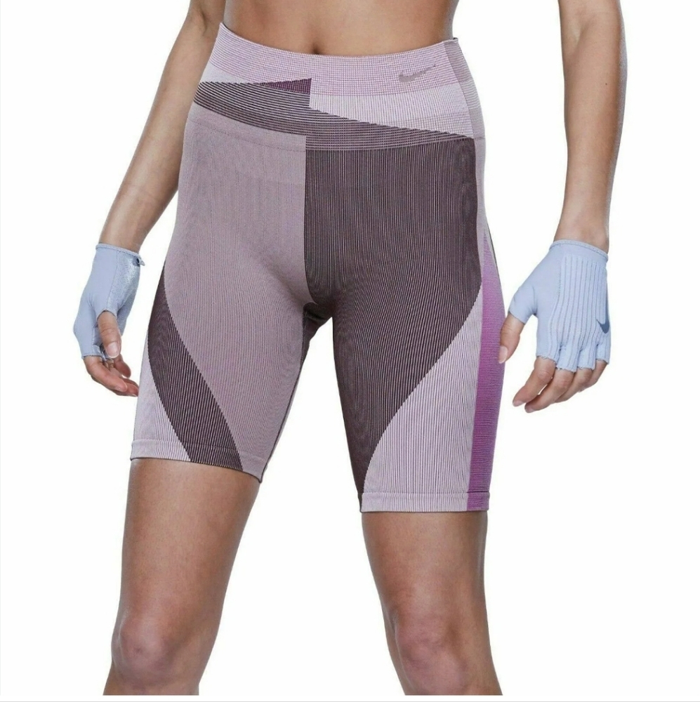 Nike Womens XL Seamless Teaining Shorts